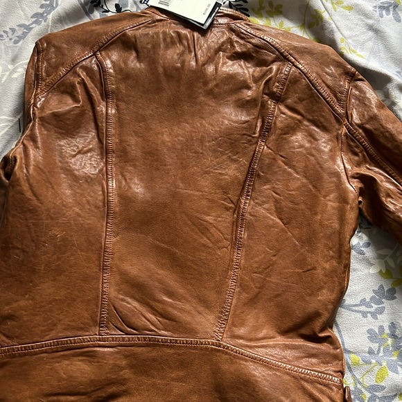 I have never worn this jacket. I don’t like wearingg leather jacket. - Picture 8 of 8